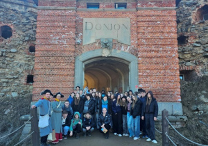 Uczniowie pod twierdzą Srebna Góra